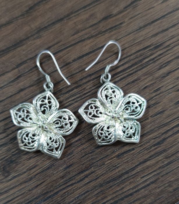 Сережки у формі квітки