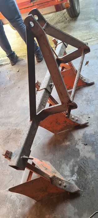 Alfaias agrícolas para trator pequeno