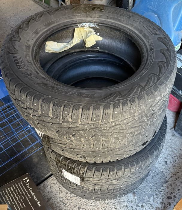Продаю Автомобільні шини зимові шиповані 215/65/r16 4000грн комплект