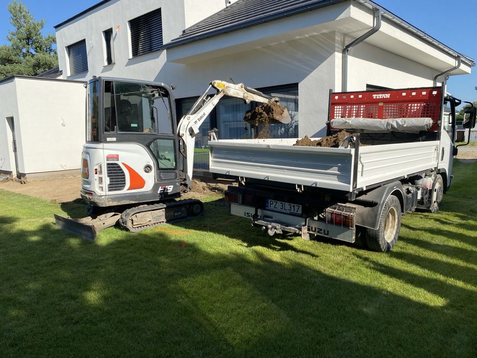 Niwelacja utwardzanie  terenu podjazdy drogi dojazdowe parkingi