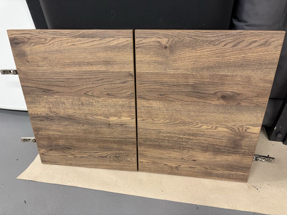 2 fronty z zawiasami