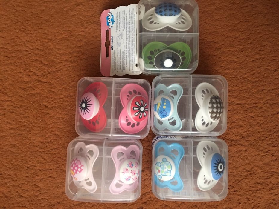 Пустушки дитячі продам.