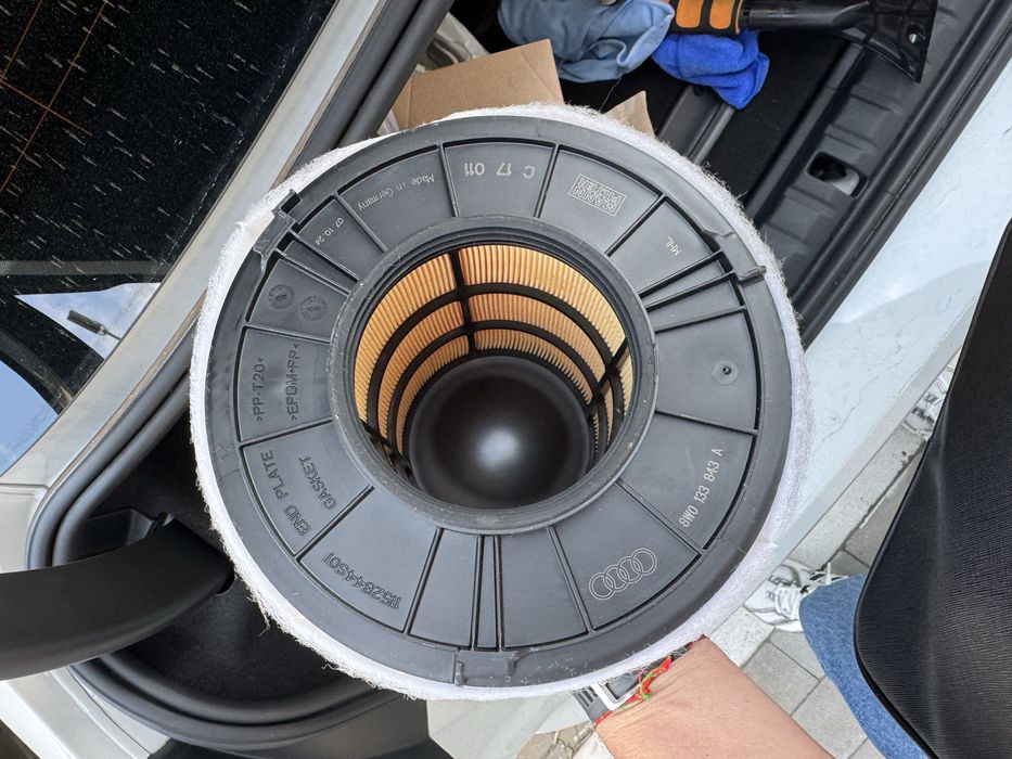 Фільтр воздушний Audi 8W0133843A