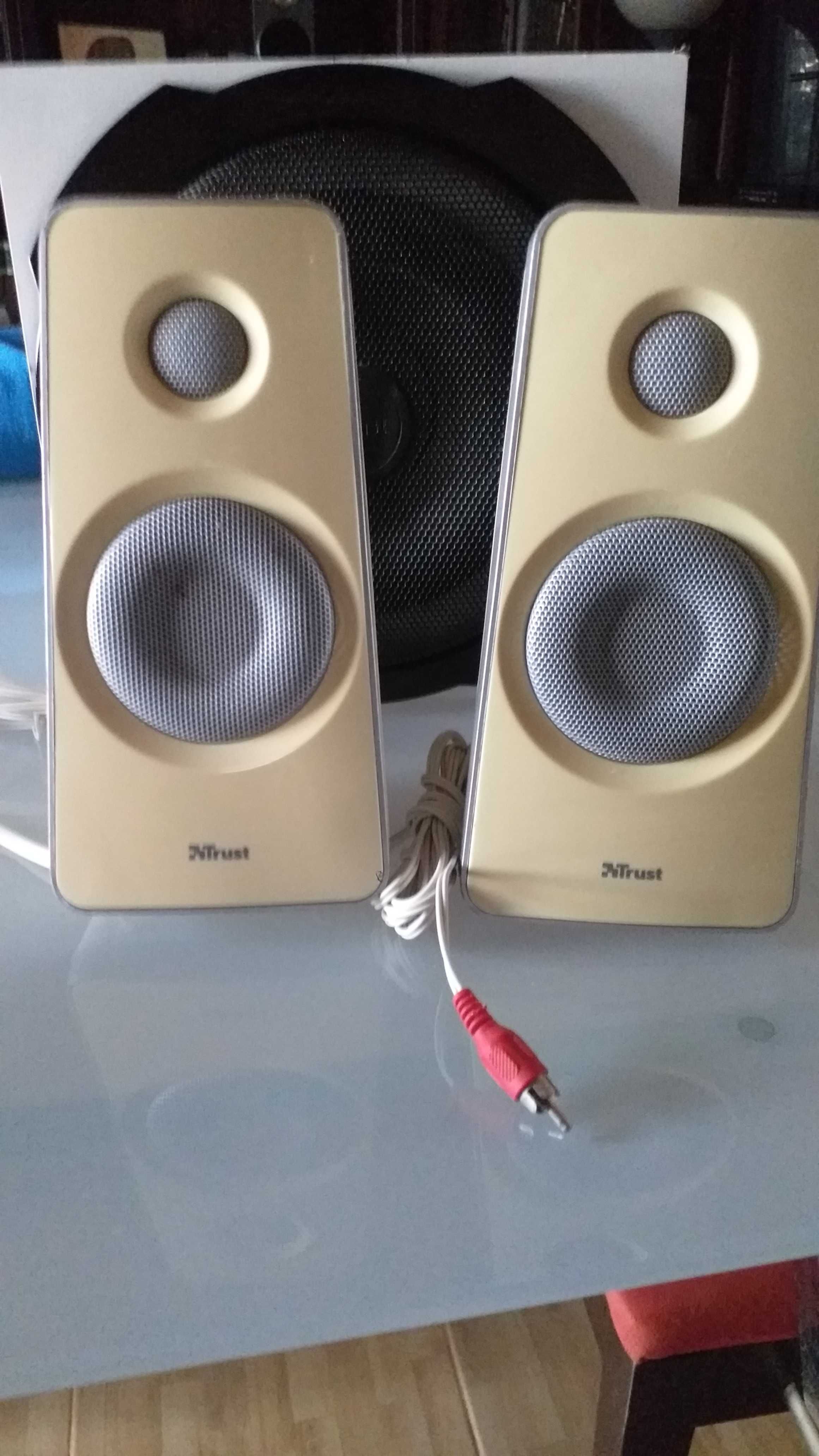Conjunto de colunas com sistema para telemovel,computador, fones