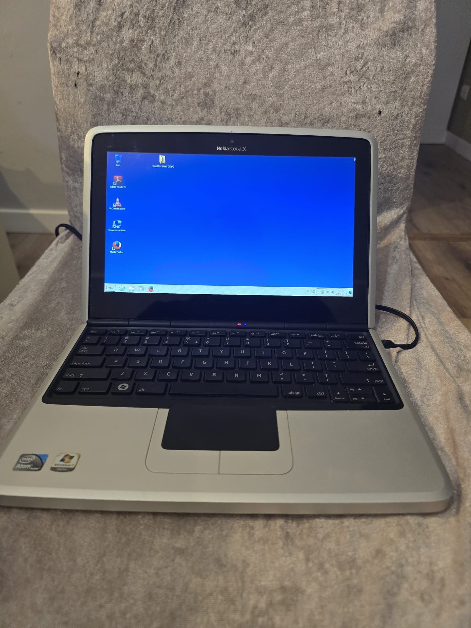 NOKIA  Booklet 3G
