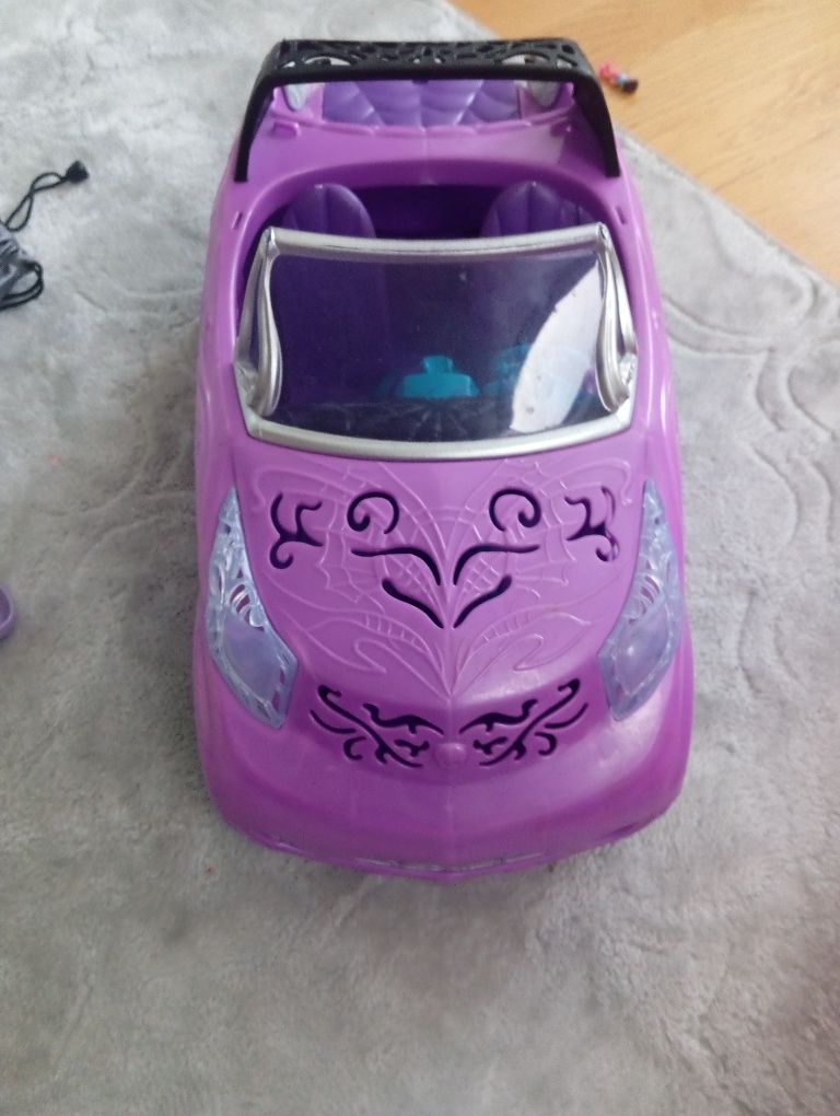Samochód dla lalek typu barbie