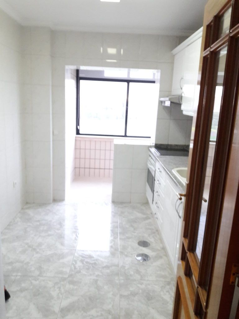 Arrenda T1  junto ao Hotel Axis