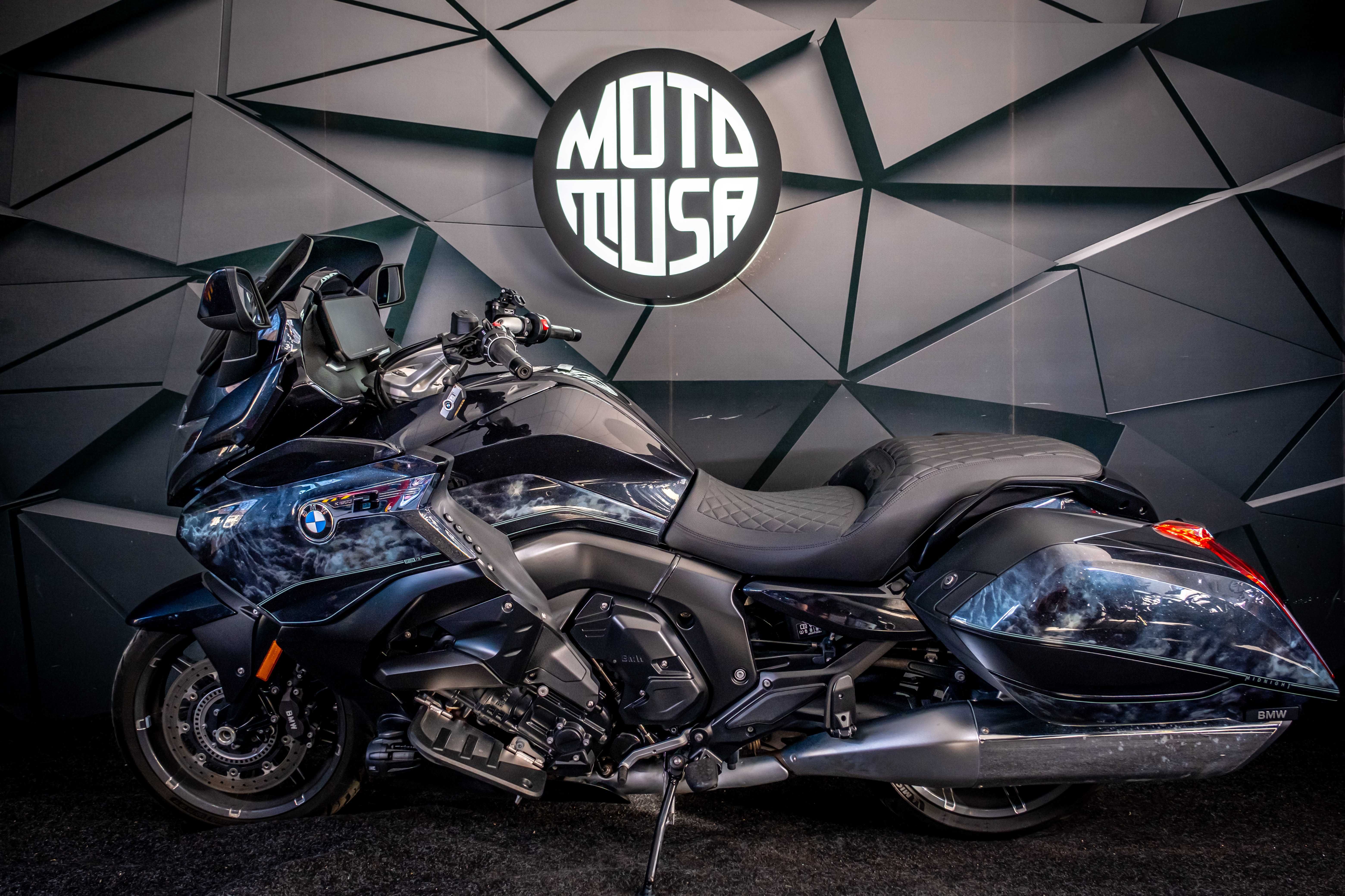 BMW K1600 Midnight