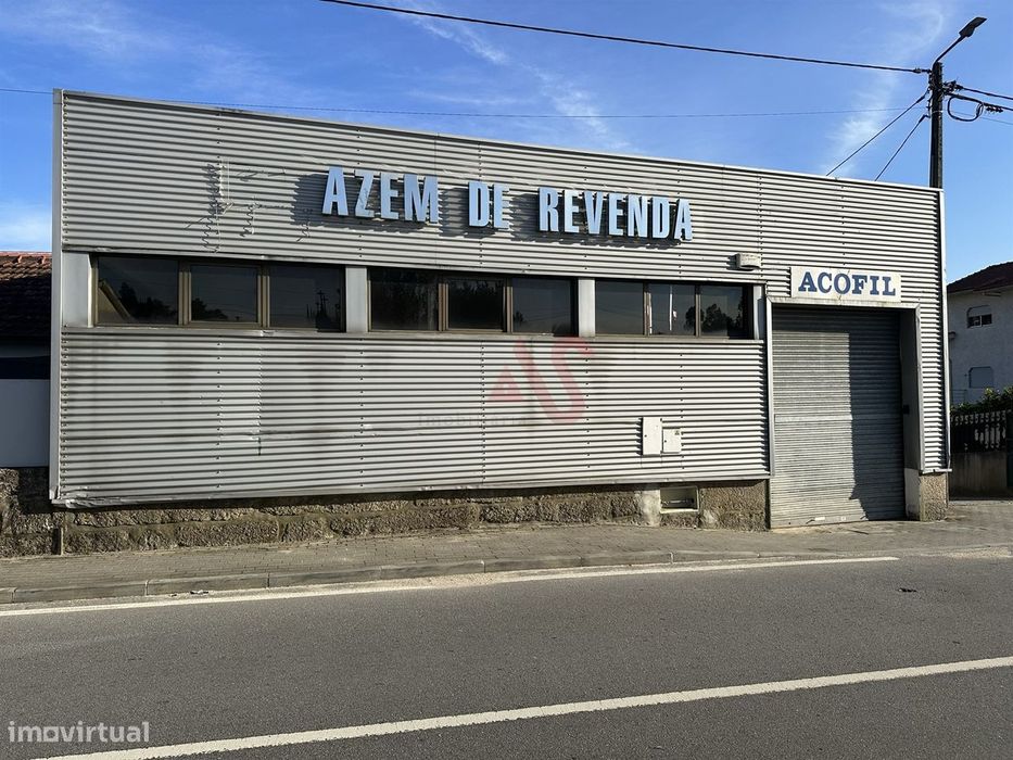 Armazém com 335 m2 para Arrendamento em Moreira de Cónegos, Guimarães