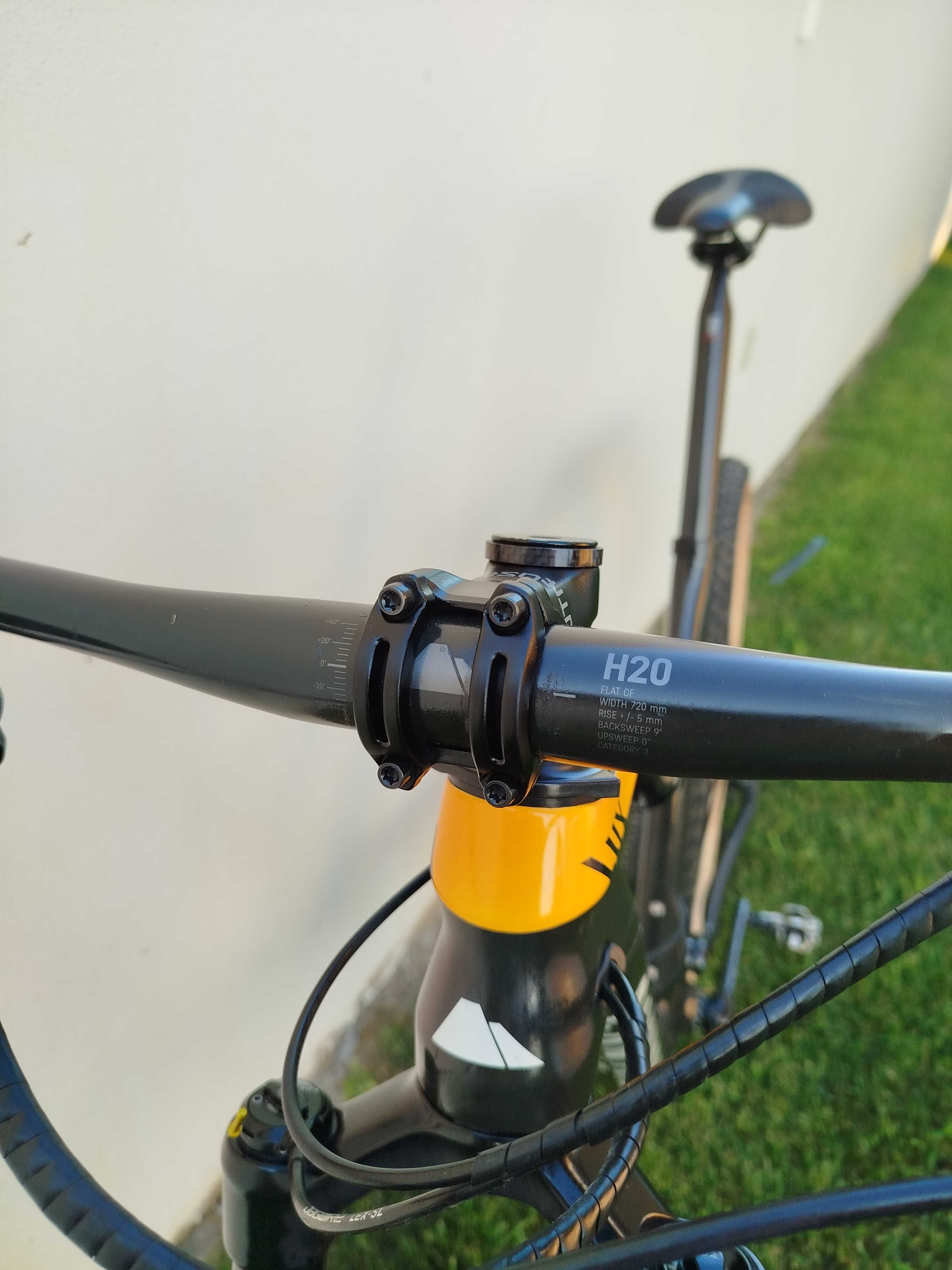 Bicicleta Canyon Lux CF SLX 9.0 Race