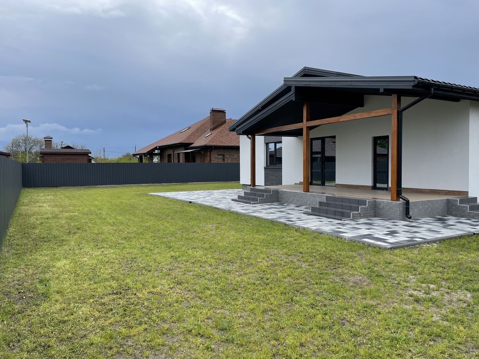 Продам будинок на Спартака біля Дендропарку.