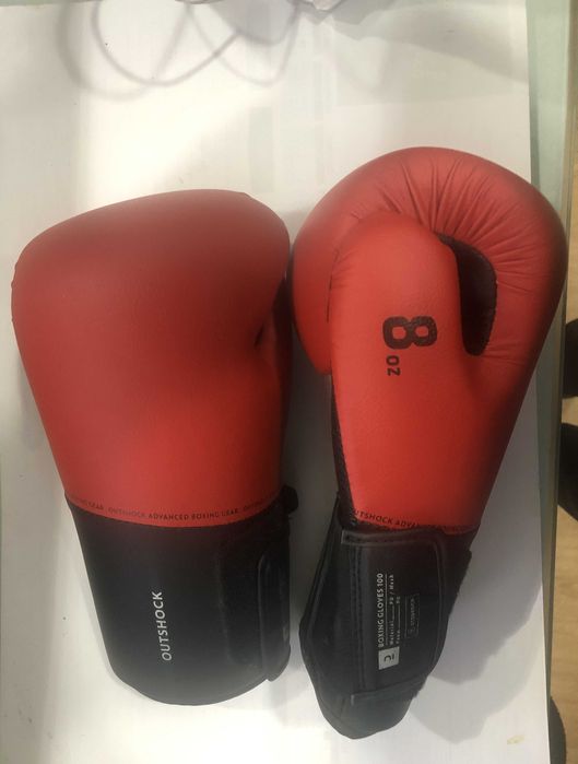 Boxe OUTSHOCK – Saco + Luvas + Suporte de parede (TUDO NOVO)