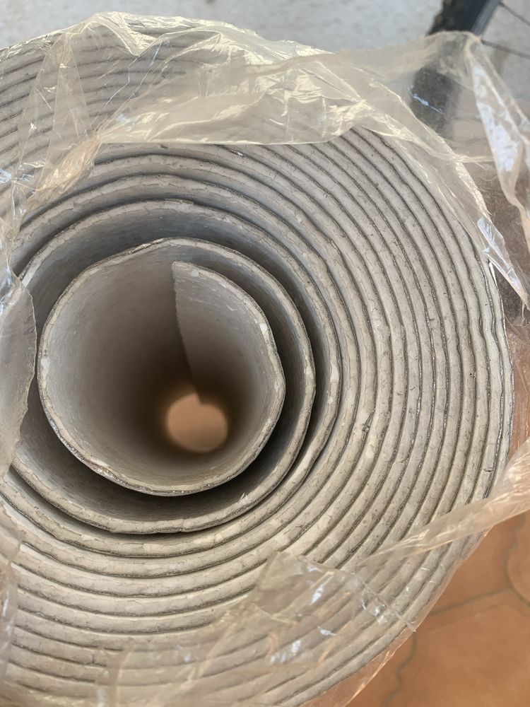 Papel de parede isolante forrado com aluminio