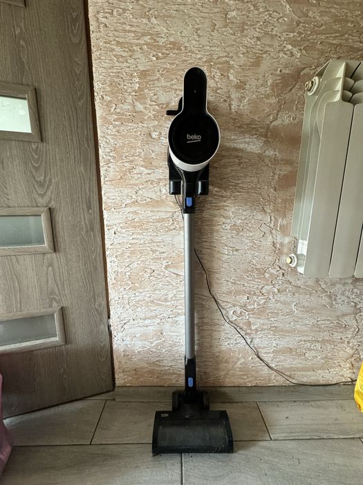 Odkurzacz pionowy Beko z funkcją mopowania – mało używany, super stan