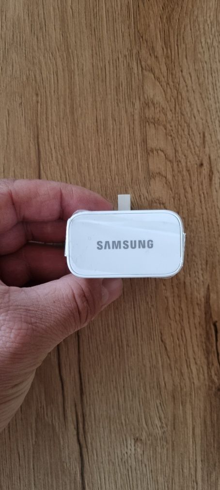 Sprzedam orginalna ładowarkę Samsung