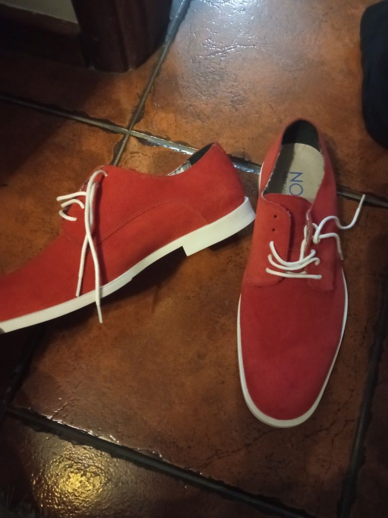 Sapatos Nobrand vermelhos
