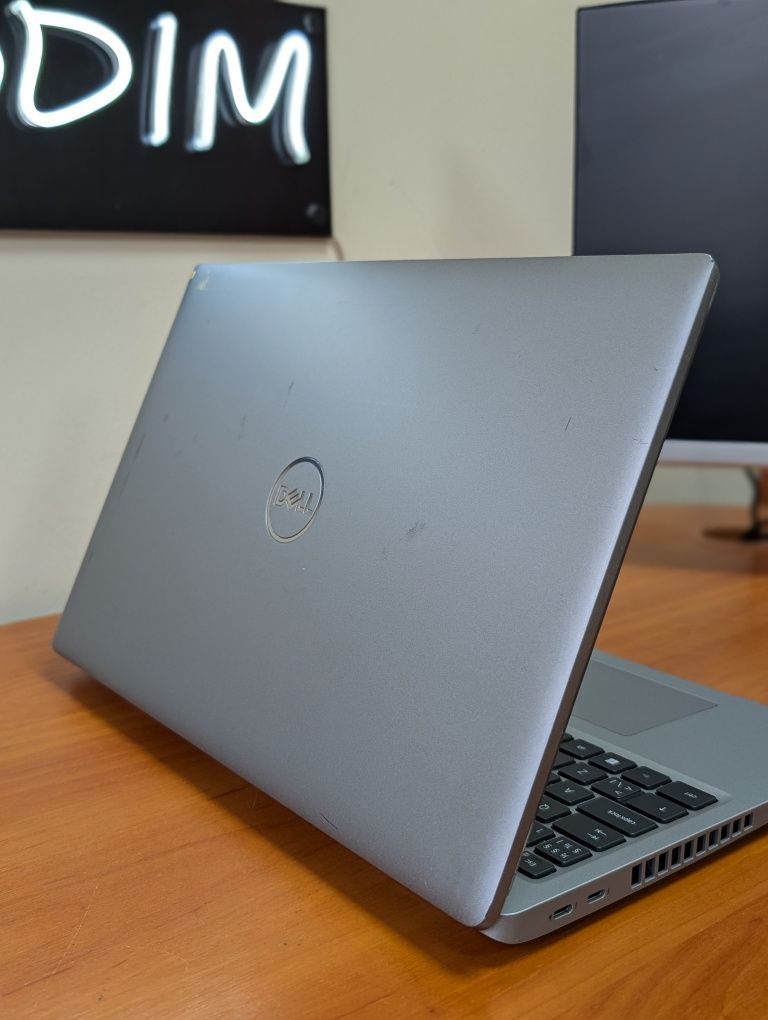 Ноутбук Dell Latitude 5520/i7-1185G7/16/512/15"/FullHD/IPS/ТОП.ГАРНИЙ