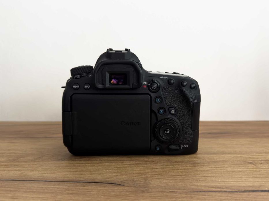 Sprzedam Canon EOS 6D Mark II