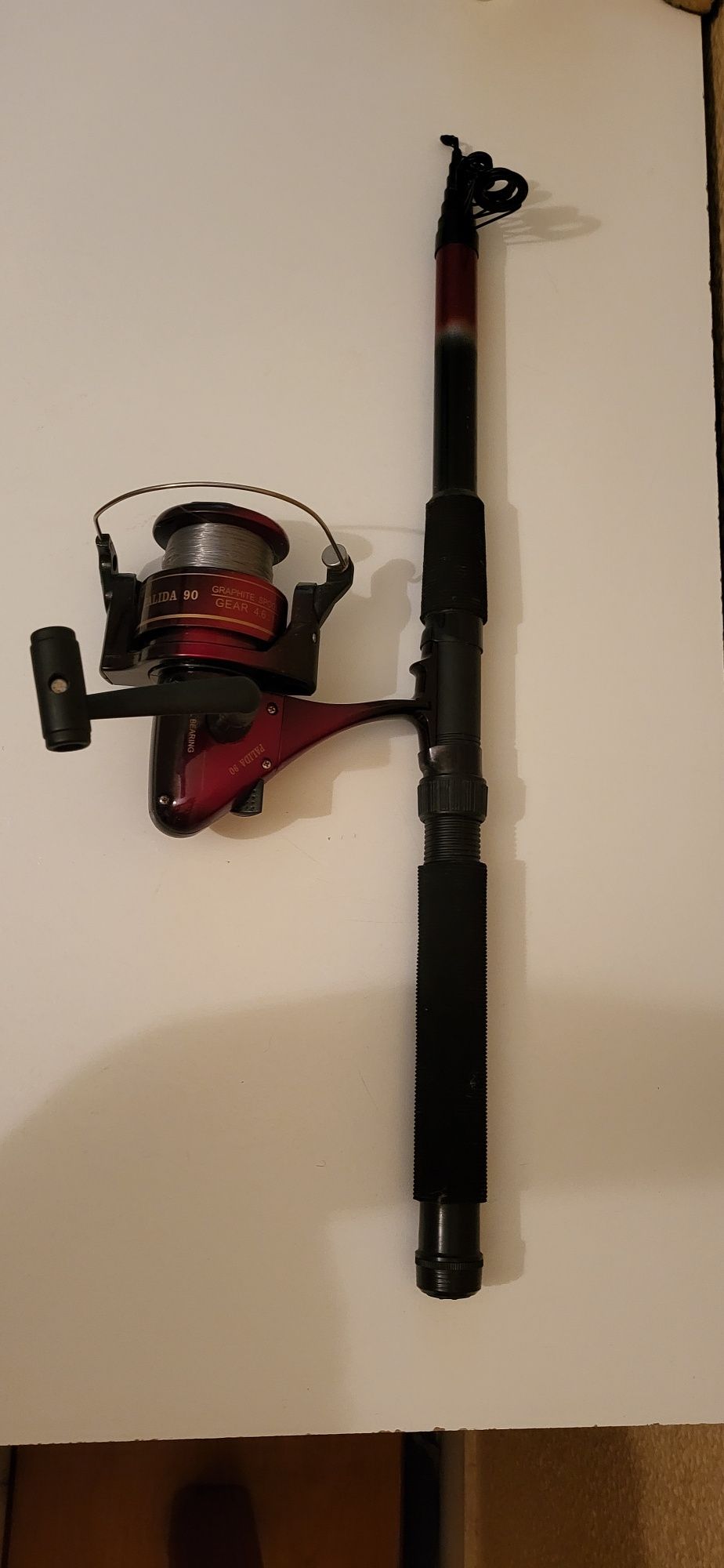 Cana de pesca com carreto