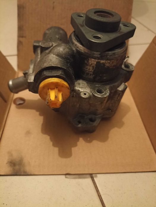 Bomba de direção Audi A4 B6. 130cv