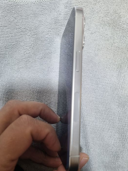 Iphone 15 pro titânio branco