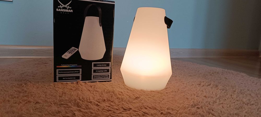 Lampka zewnętrzna na stolik