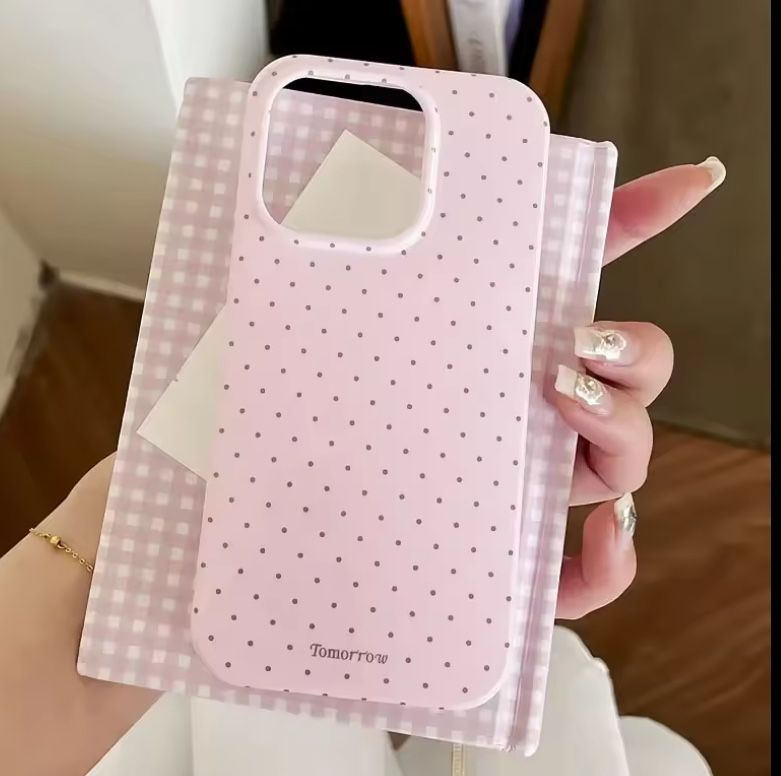 Рожевий чехол в чорну цятку для IPhone16 Pro