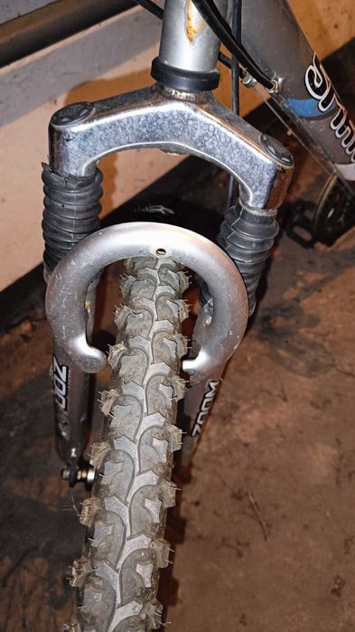 Sprzedam rower góral  stan dobry do drobnej naprawy amory przód