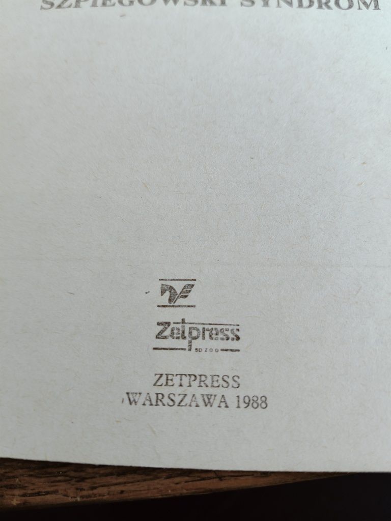 Książka szpiegowski syndrom ²⁸