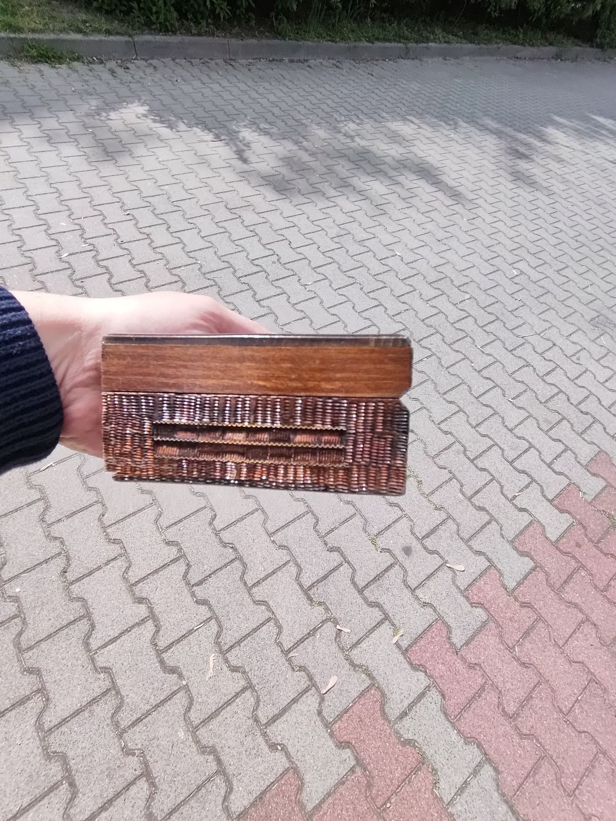 Stary kuferek z herbem miasta Słupsk, rzeźbiony ładny, urzędowy.