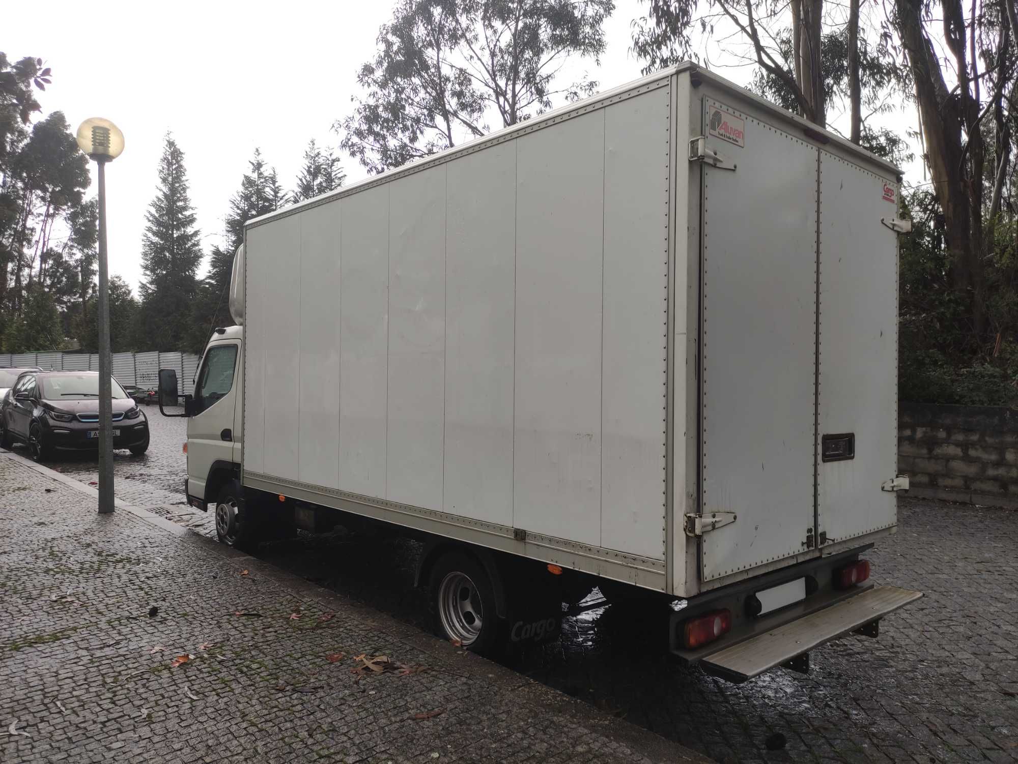 Mitsubishi Fuso Canter Ligeira só 72.000km Semi-Nova