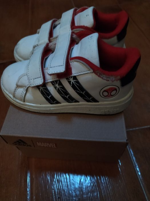 Tênis Adidas Marvel Nr 26