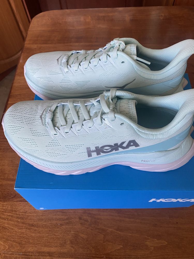 Кросівки Hoka Mach 4 - 38 p, нові жіночі.