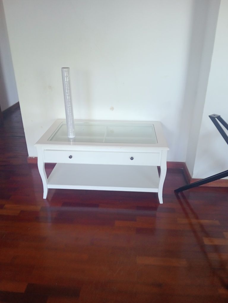 Mesa de centro tampo vidro de madeira