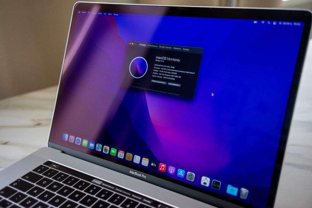Macbook Pro 15 i7 256GB