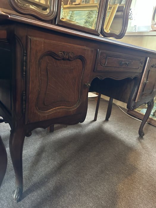 Drewniana toaletka ludwikowska