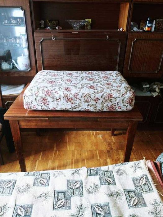 Подушки для ліжка на пружинному блоці