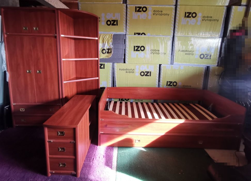 Łóżko podwójne, z szafką