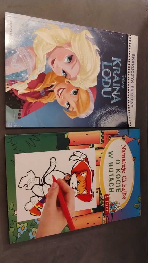 Zestaw dwóch bajek i kolorowanek w jedynym kot w butach i kraina lodu