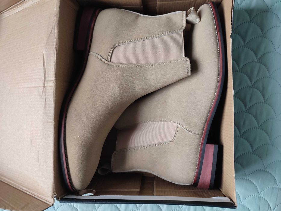 Sprzedam nowe ładne buty, 42 rozmiar ( sztyblety )