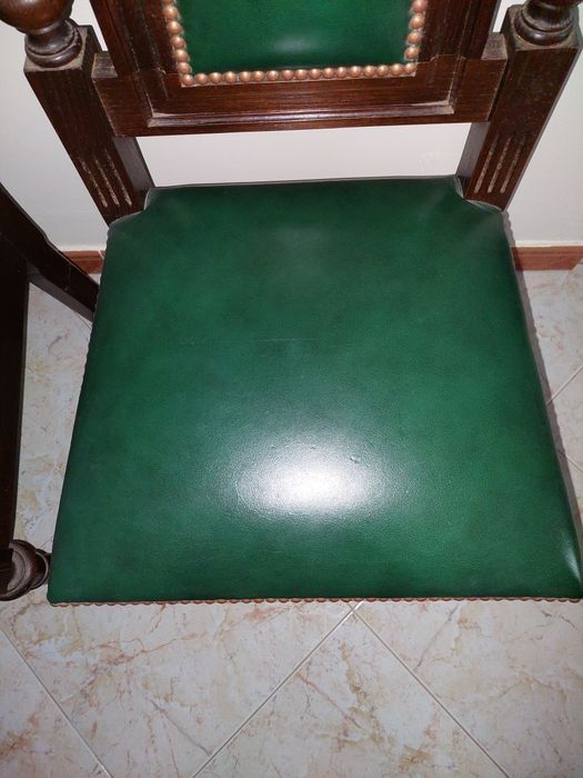 Cadeiras em madeira maciça