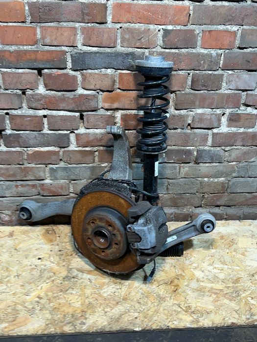 BMW 5 F11 Zawieszenie zwrotnica wahacz amortyzator przód lewy
