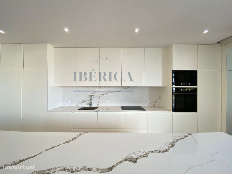 Apartamento T2 com terraço Novo junto ao El corte inglês