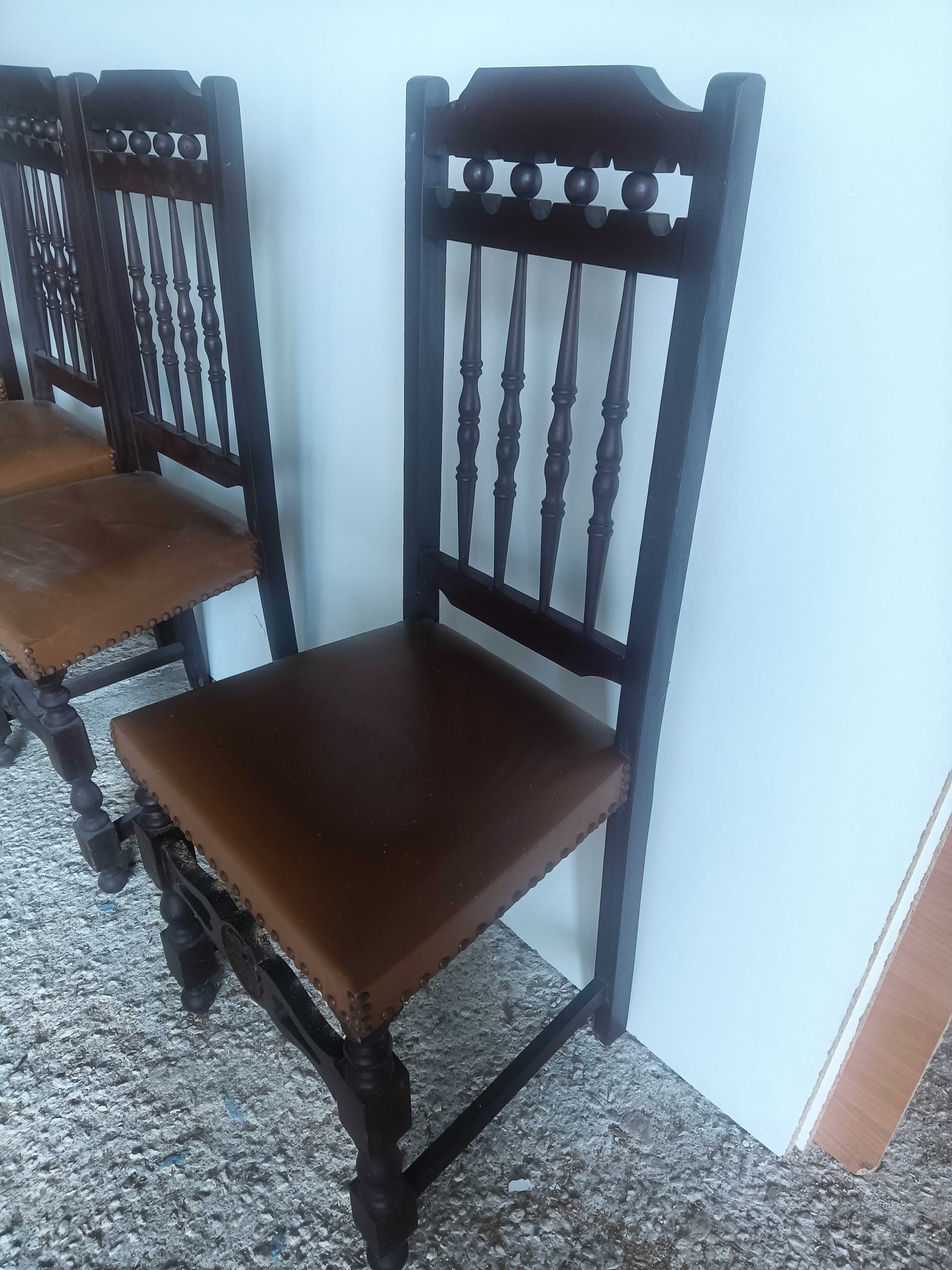 Móvel de sala antigo e 6 cadeiras
