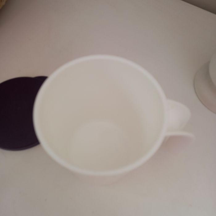 Tupperware kubek ze szczelną pokrywką 350 ml