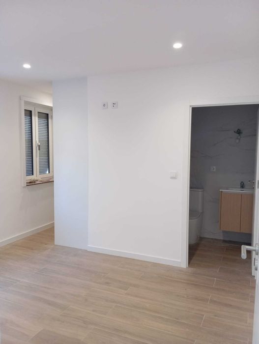 T2 renovado c/ 3 wc's e Jardim - H.S.João (Metro)