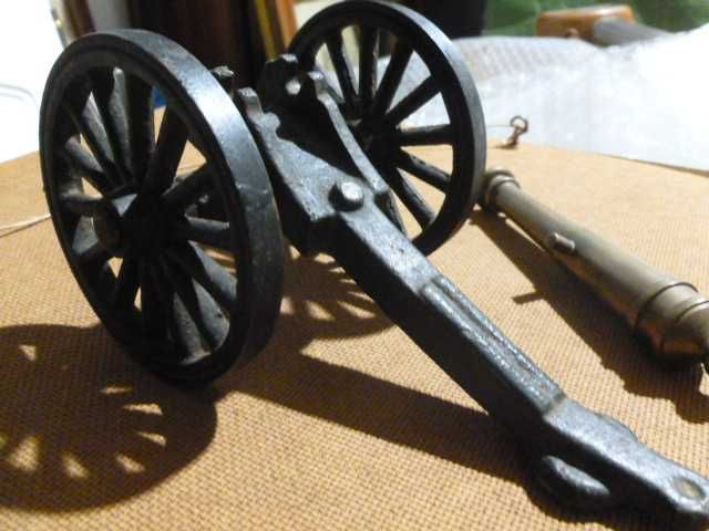 Canhão miniatura em cobre/latão e ferro fundido