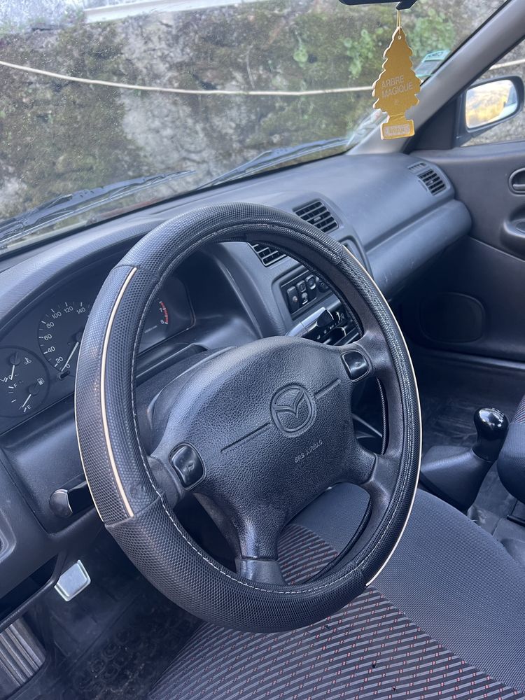 Mazda 323 73cv de 1998 16v