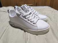 Nowe sneakersy GUESS 37