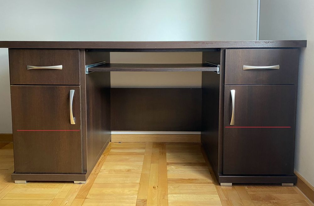 Meble biurowe od stolarza – biurko, komoda, szafka wisząca, wenge